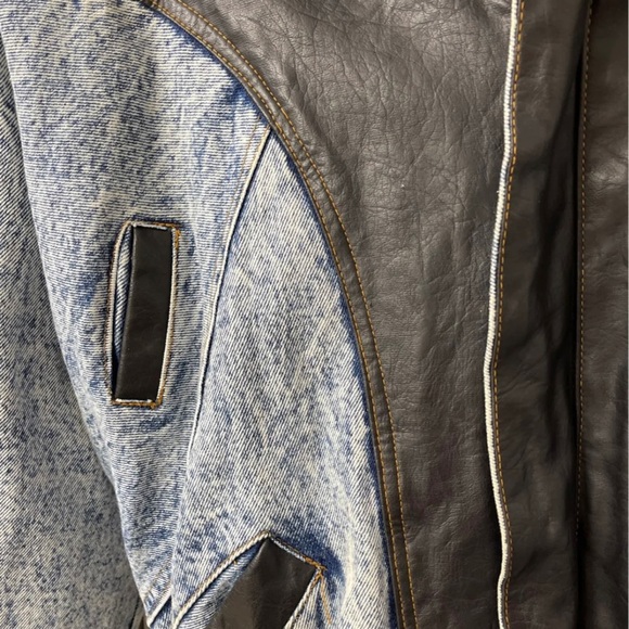 🌟Host Pick🌟EUC Denim/Leather Jacket (heavily lined) - Picture 2 of 8